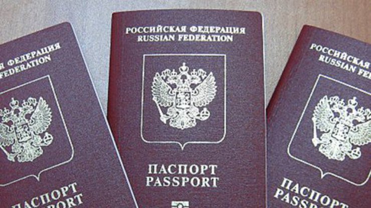 МИД России не хочет ездить в Украину по загранпаспортам