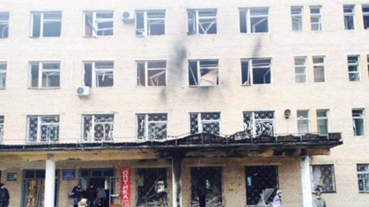 В Донецке расстреляли из Градов больницу (фото, видео)