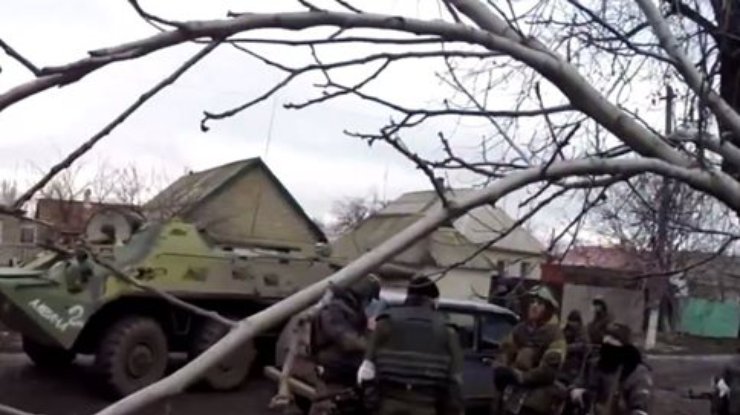 Захват Углегорска: террористы "зачищают" город танками  (фото, видео)