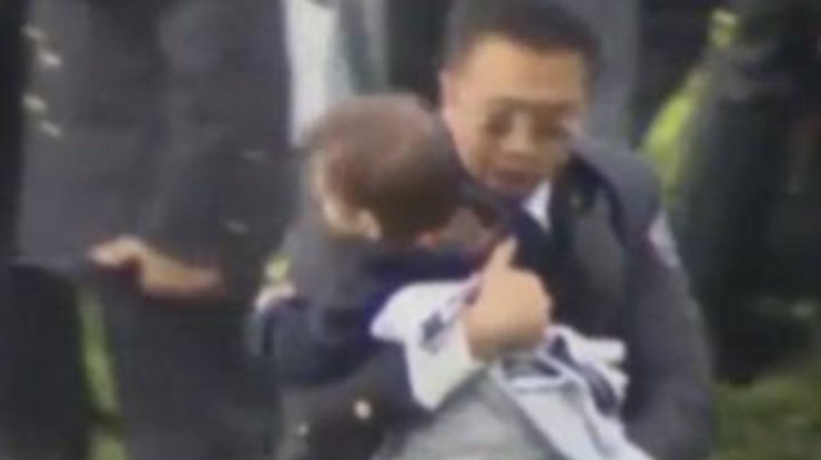 2-х летний мальчик чудом выжил в авиакатастрофе в Тайване (фото)