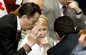 - А Янукович в зале, а Янукович кино смотрит!