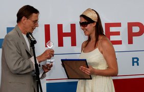 - Наташа, расскажите по секрету, а кто такие "Ломолюди"?