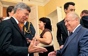 - Что, Степаныч, без переводика? Сбежал?