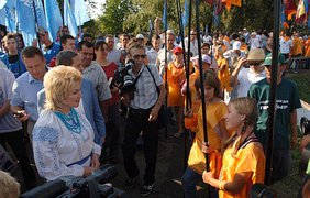 ...мечется кучами и снуется перед глазами".