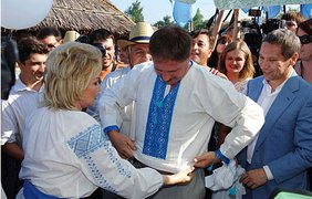 "Одна свитка больше стоит, чем твоя зеленая кофта и красные сапоги!"