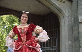 Правда, с непривычки прекрасным дамам слегка прохладно