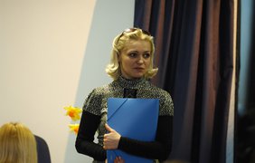 - Здравствуйте, дети! Я ваша новая учительница. Меня зовут...
