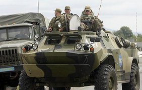 Тяжелая военная техника входит в район Южной Осетии...