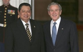 Джордж Буш и президент Индонезии