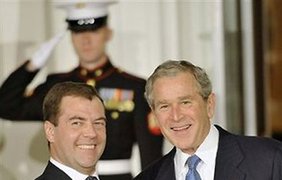 Джордж Буш и Дмитрий Медведев