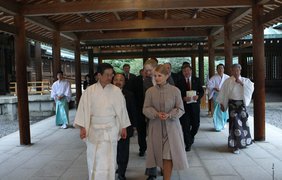 Тимошенко в Японии напоили чаем