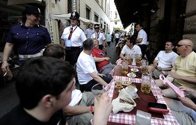 Итальянская полиция внимательно следила за степенью опьянения британцев