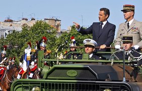 Президент Франции Николя Саркози и начальник штаба французской армии генерал Жан-Луи Жоржелен