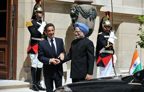 Николя Саркози и премьер-министр Индии Манмохан Сингх, который присутствовал на параде в качестве почетного гостя