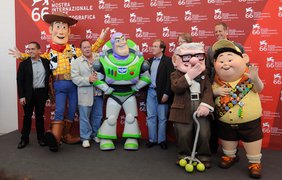 Фотосессия героев Pixar и Джона Лассетера
