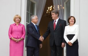 Президенты Качинский и Ющенко с женами
