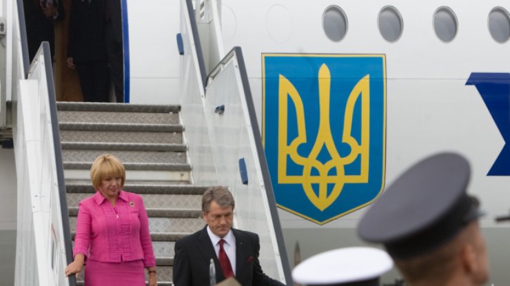 Украинская президентская чета прилетела в Польшу