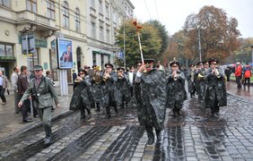 Участники марша на львовских улицах