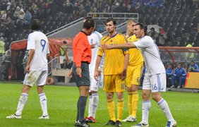 К арбитру Бенкеренсе у команд претензий быть не должно