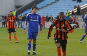 Через мгновение Фернандиньо не забьет пенальти