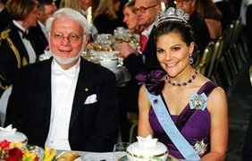 Нобелевский лауреат по химии Томас Штайц и крон-принцесса Швеции Виктория