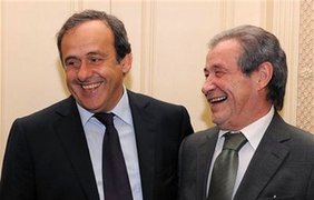 Мишель Платини и президент португальской футбольной федерации Гильберто Мадаль