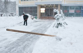 Снег укрыл столицу