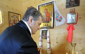 Ющенко в день Крещения Господня искупался в крещенской воде