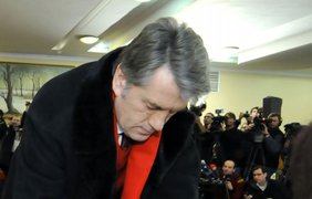 Действующий президент Ющенко на избирательном участке