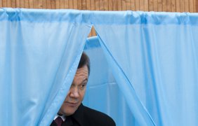 Кандидат в президенты Виктор Янукович проголосовал