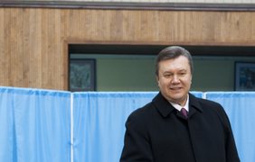 Янукович опускает "голос" в ячейку
