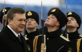 Януковича в Москве встретил караул
