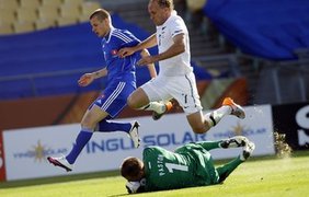 Голкипер новозеландцев Пэстон и чудил, и спасал