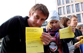Ирена Карпа и Сергей Жадан, протестующие провит политики Януковича