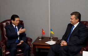 Янукович с президентом Вьетнама Нгуен Минь Чиетом