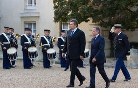 Виктор Янукович с председателем Национального собрания Французской Республики Бернаром Аккуае