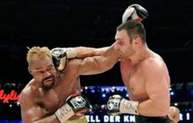 Очередной удар Кличко достигает цели