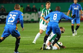 Матч изобиловал силовой борьбой
