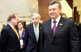 Виктор Янукович с президентом Европейского банка реконструкции и развития Томасом Мировым
