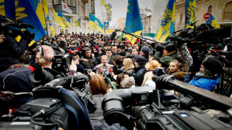 Юлия Тимошенко у стен ГПУ