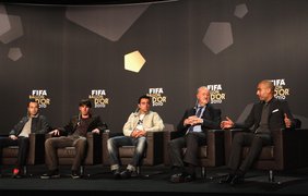 Иньеста, Месси, Хави, Дель Боске и Гвардиола в ожидании вердикта