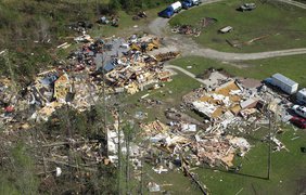 Разрушенния после торнадо в Глостере, Вирджиния