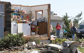 Обломки дома после торнадо в Дельтавилле, Вирджиния