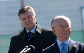 Виктор Янукович и генеральный директор Международного агентства по атомной энергии (МАГАТЭ) Юкия Амано