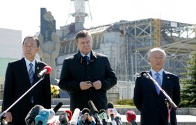 Пан Ги Мун, Виктор Янукович и Юкия Амано
