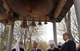 25 лет трагедии на ЧАЭС: Янукович и Медведев отдали дань памяти