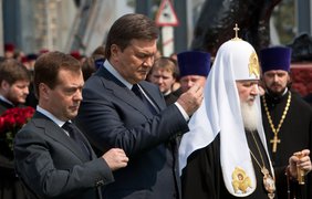 Виктор Янукович, Дмитрий Медведев и патриарх Кирилл