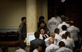 Депутаты БЮТБ покидают заседание парламента