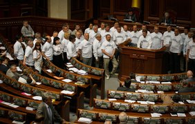 После завершения выступления заместителя генерального прокурора Рената Кузьмина, депутаты вернулись в зал