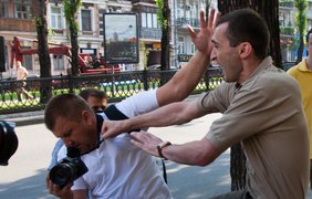 Сотрудник посольства Грузии избил журналиста